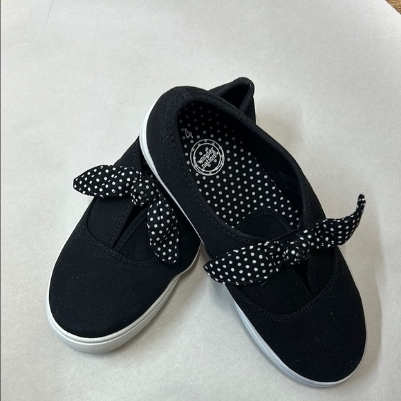 Wonder Nation‎ Girls' Bow Slip on Sneaker Kids Black Polka Dot Bow Shoes size 4 - Picture 1 of 4